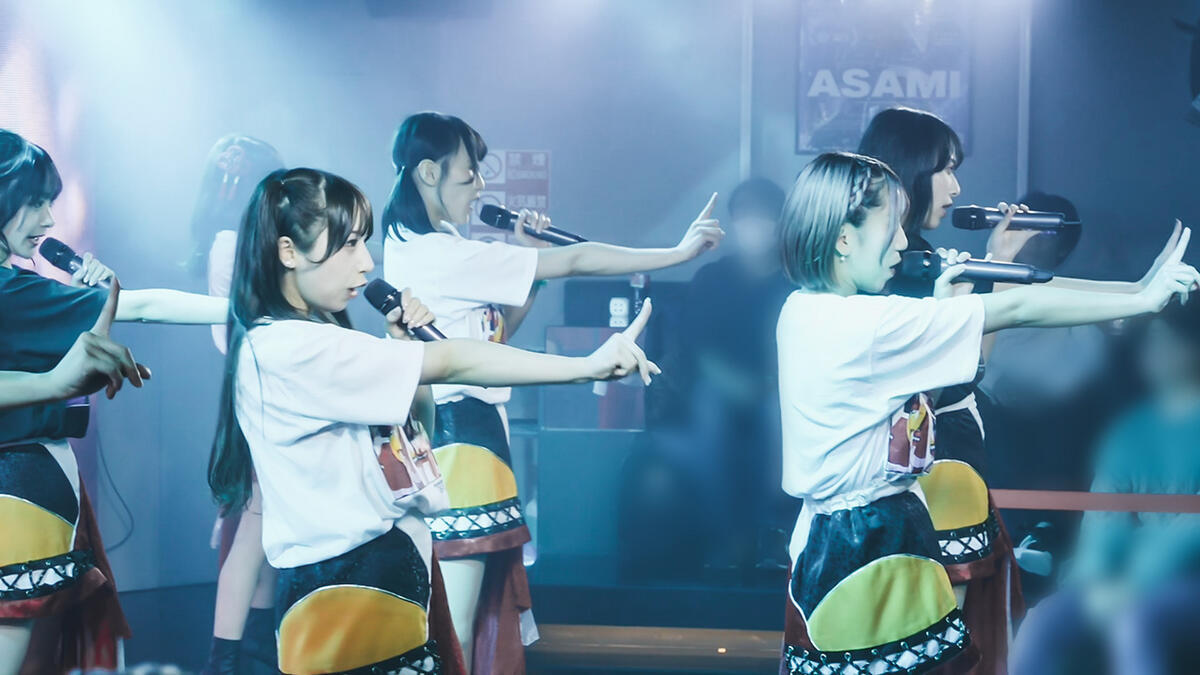オンリーロンリーガール. 正面でIROHAとの見たいので誰か動画あげてください🙏