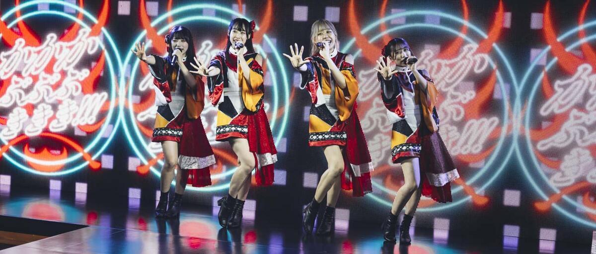 1公演目: MOMO, SAYURI, NOZOMI, AKI